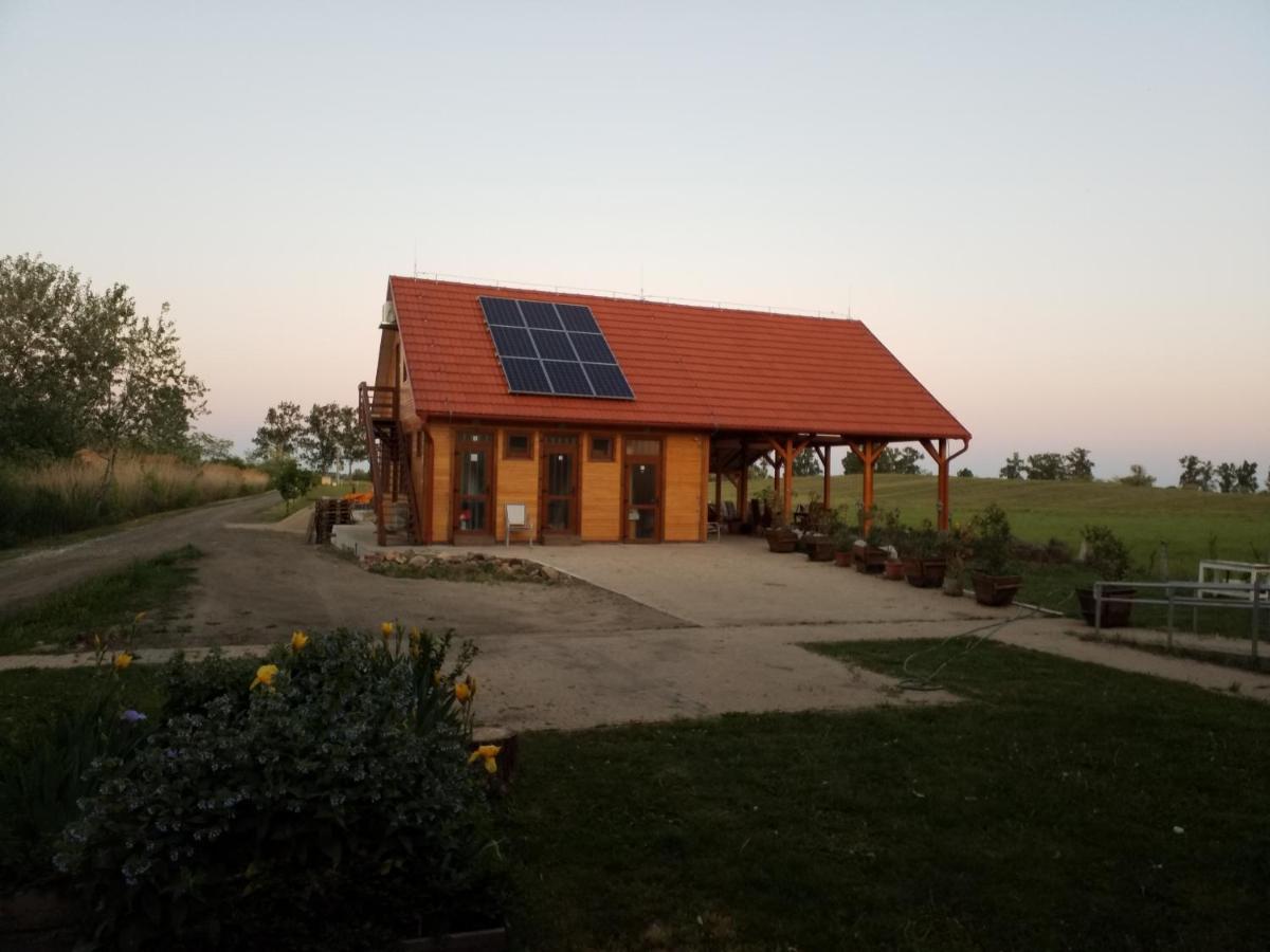 Ferienwohnung Tomajor Vendeghazak Tiszaeszlar Exterior foto
