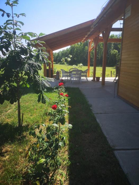Ferienwohnung Tomajor Vendeghazak Tiszaeszlar Exterior foto