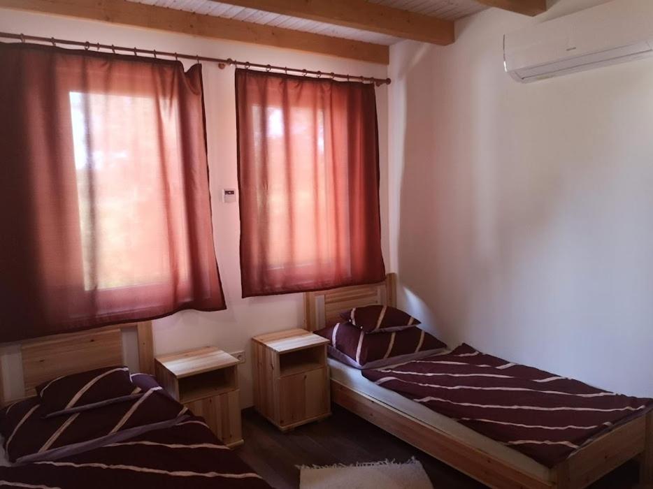 Ferienwohnung Tomajor Vendeghazak Tiszaeszlar Exterior foto