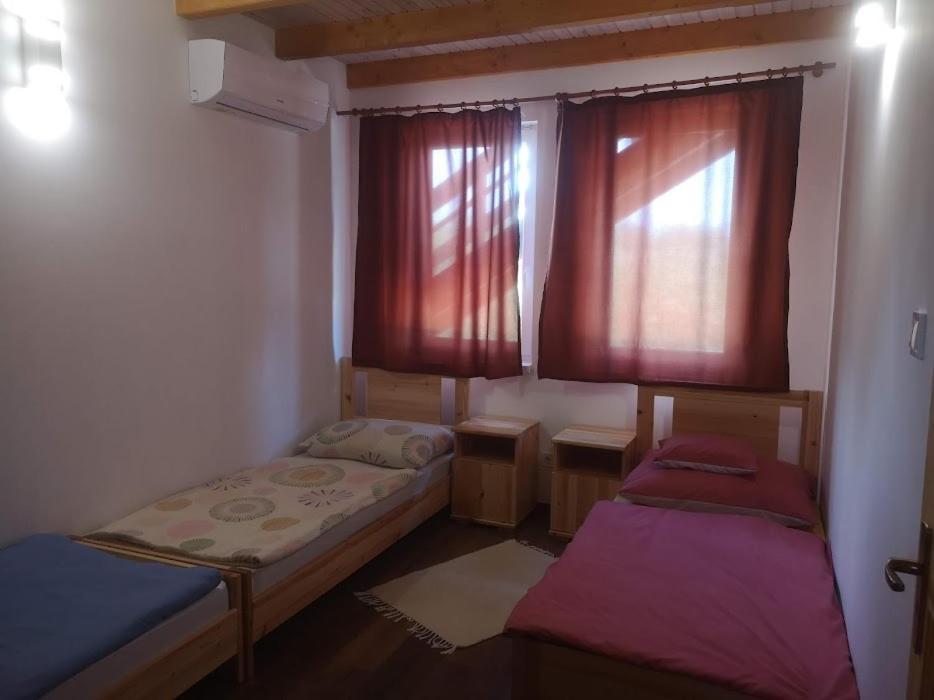 Ferienwohnung Tomajor Vendeghazak Tiszaeszlar Exterior foto