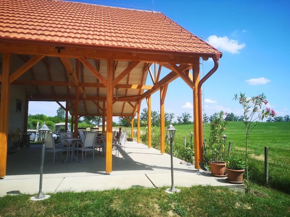 Ferienwohnung Tomajor Vendeghazak Tiszaeszlar Exterior foto