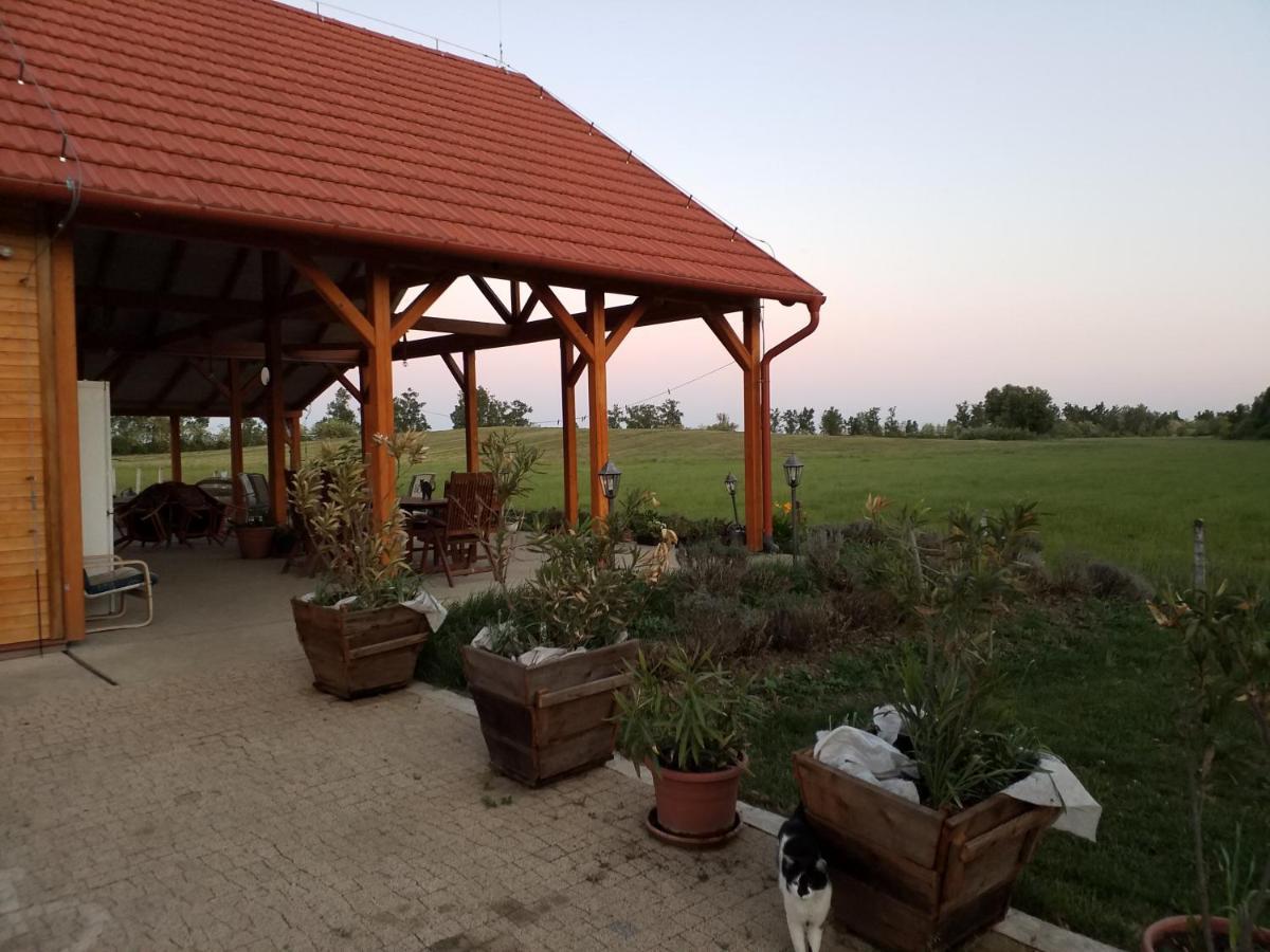 Ferienwohnung Tomajor Vendeghazak Tiszaeszlar Exterior foto