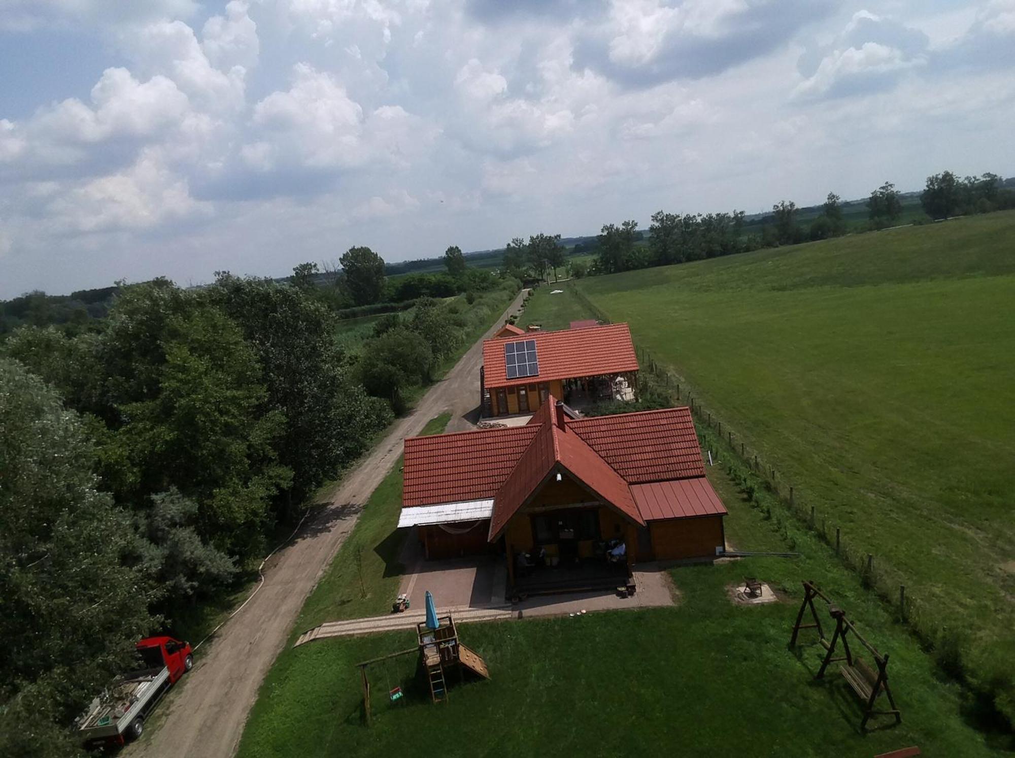 Ferienwohnung Tomajor Vendeghazak Tiszaeszlar Exterior foto